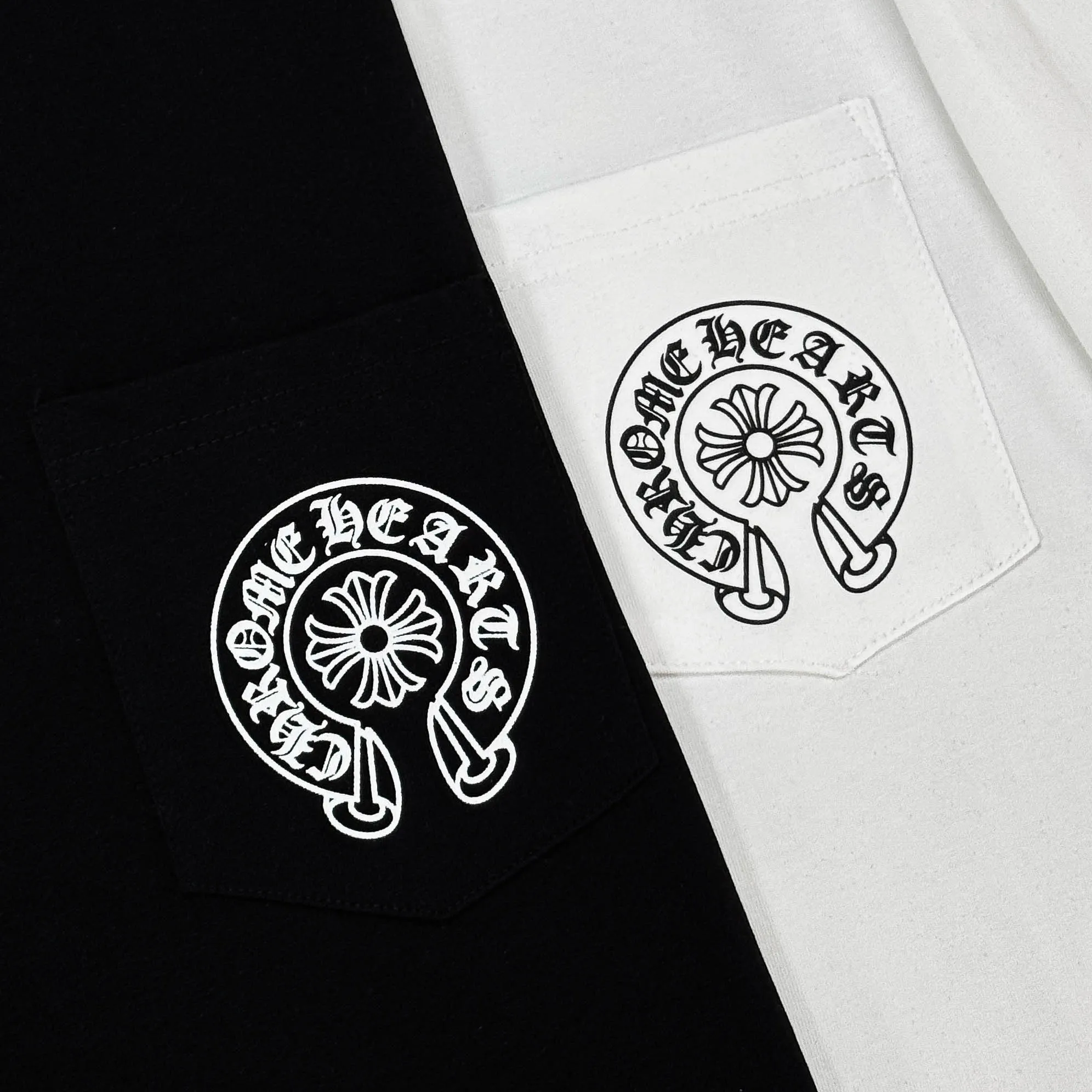 P170 Chrome Hearts Chrome Hearts 25 high version. The fabric is made of 300g high-density pure cotton. It does not deform or shrink. It has three labels. It is the same style for men and women. Technology: Gradient digital printing. Color: White. Black. SIZE: S-XL.